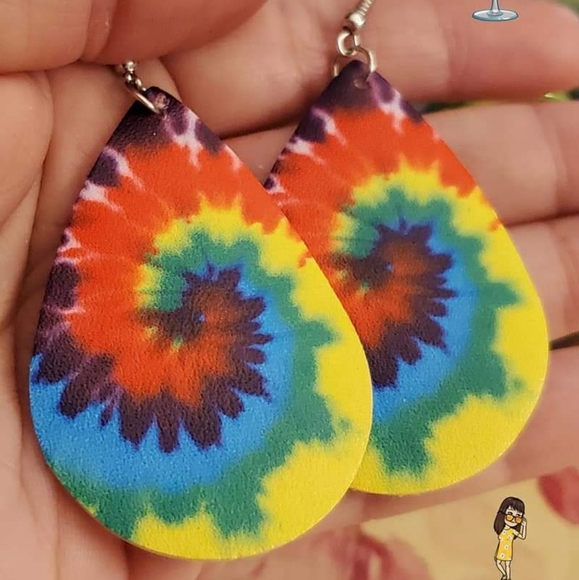 Choice of 3 pairs of Boho-style teardrop, leather earrings. - Picture 3 of 7